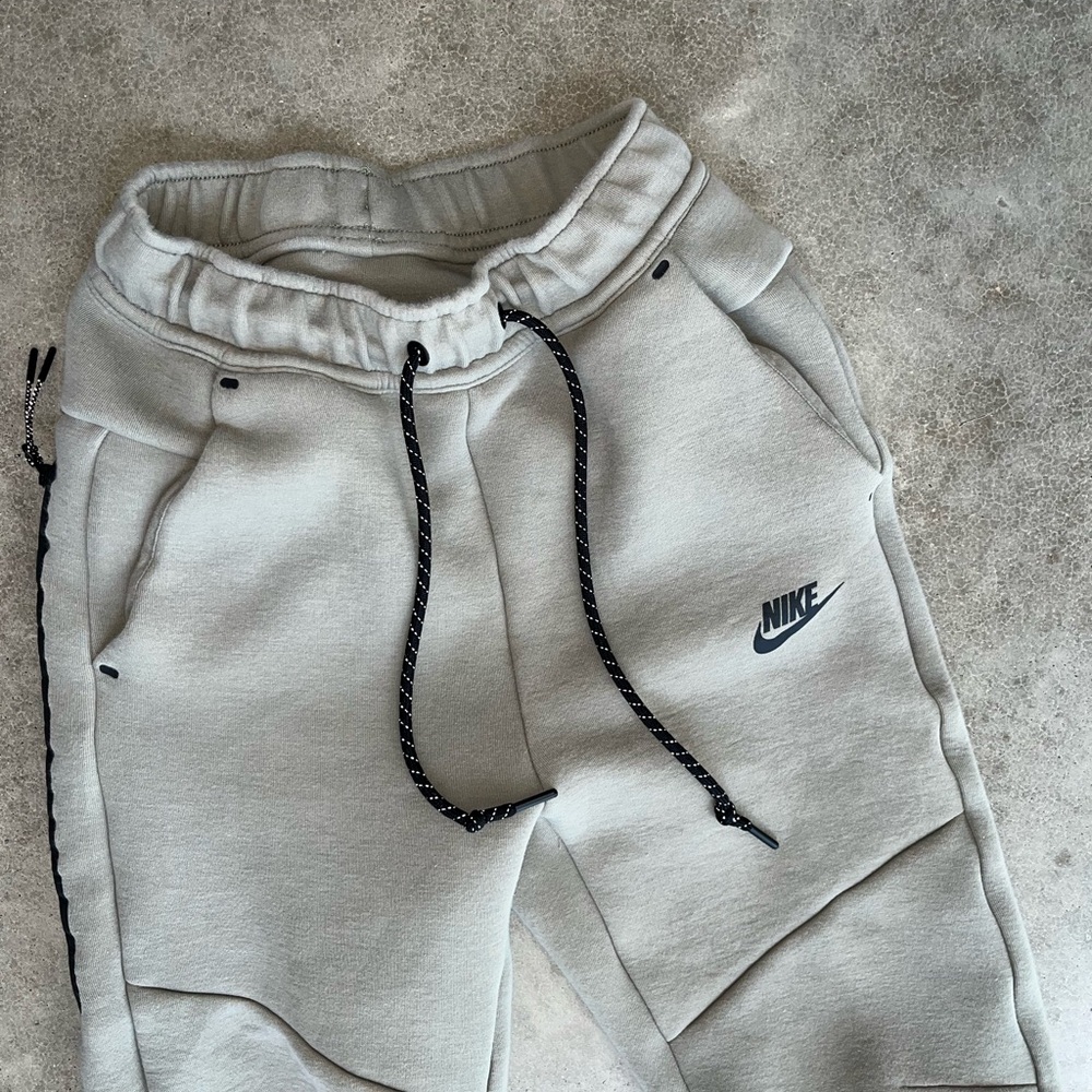 Nike Jogger Tech Fleece Pants Women’s size XS